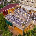 Justiniano Deluxe 欧库卡拉