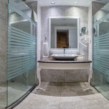 Justiniano Deluxe 5* Okurcalar