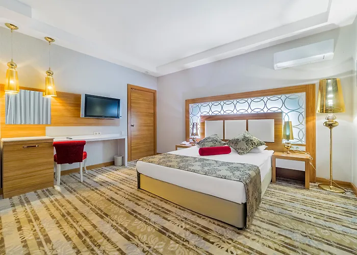 Hotel Justiniano Deluxe Okurcalar