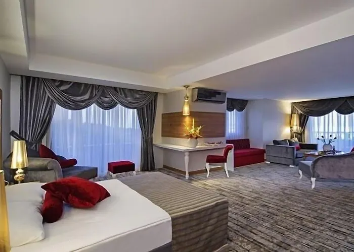 Justiniano Deluxe Okurcalar