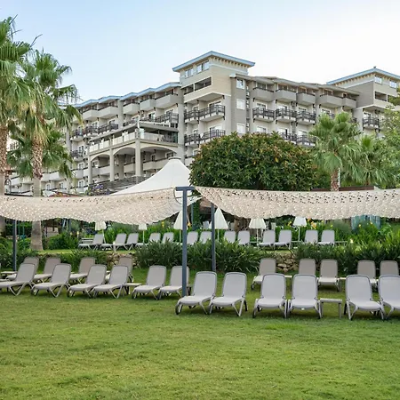 Justiniano Deluxe Okurcalar