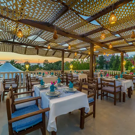 Justiniano Deluxe Hotell Okurcalar