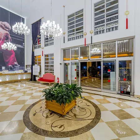 Justiniano Deluxe Otel Okurcalar